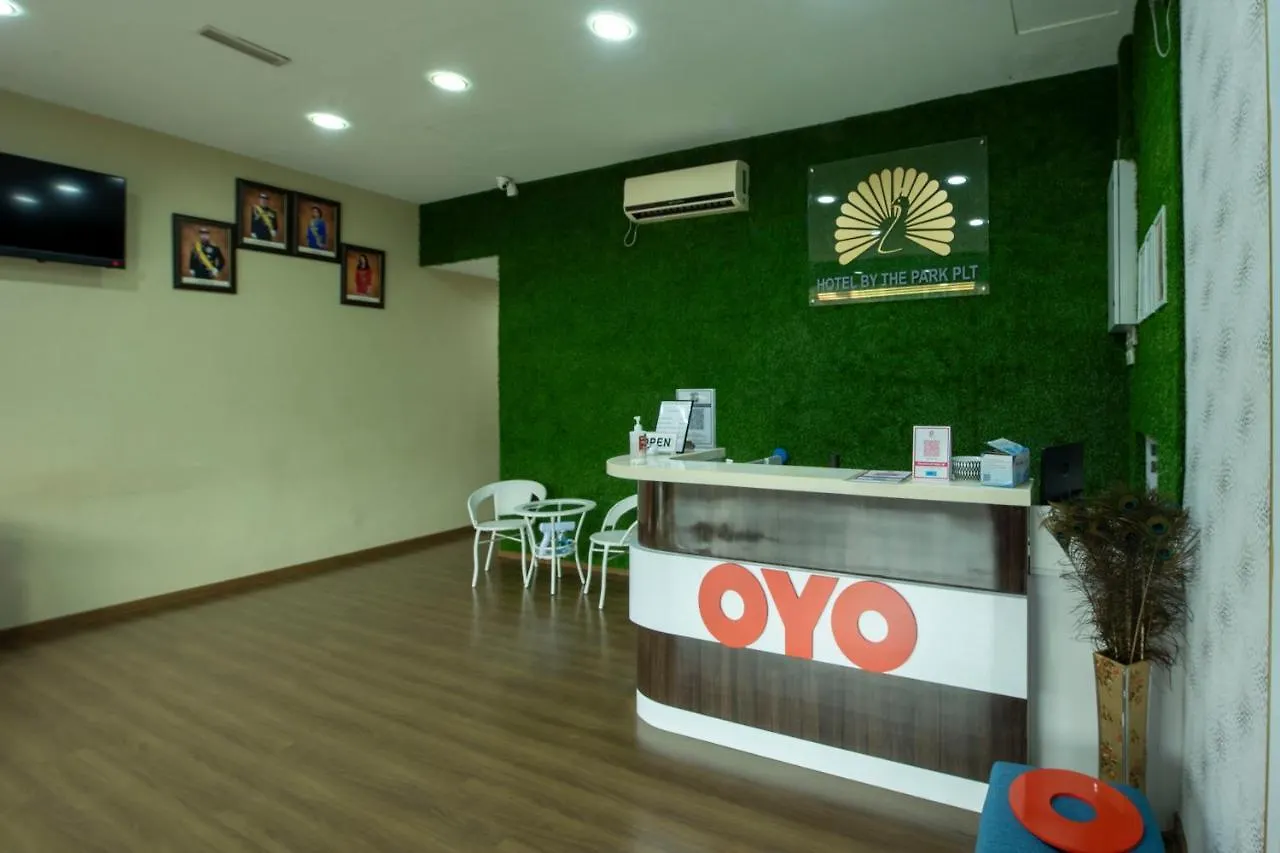 Oyo 90231 Hotel By The Park Plt Johor Bahru 2*,